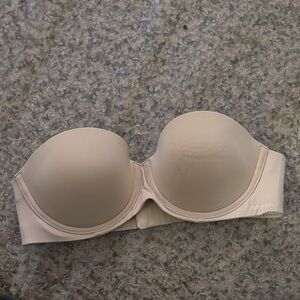 Calvin Klein Women's strapless bra